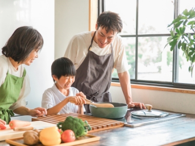 お子さまの料理デビューに