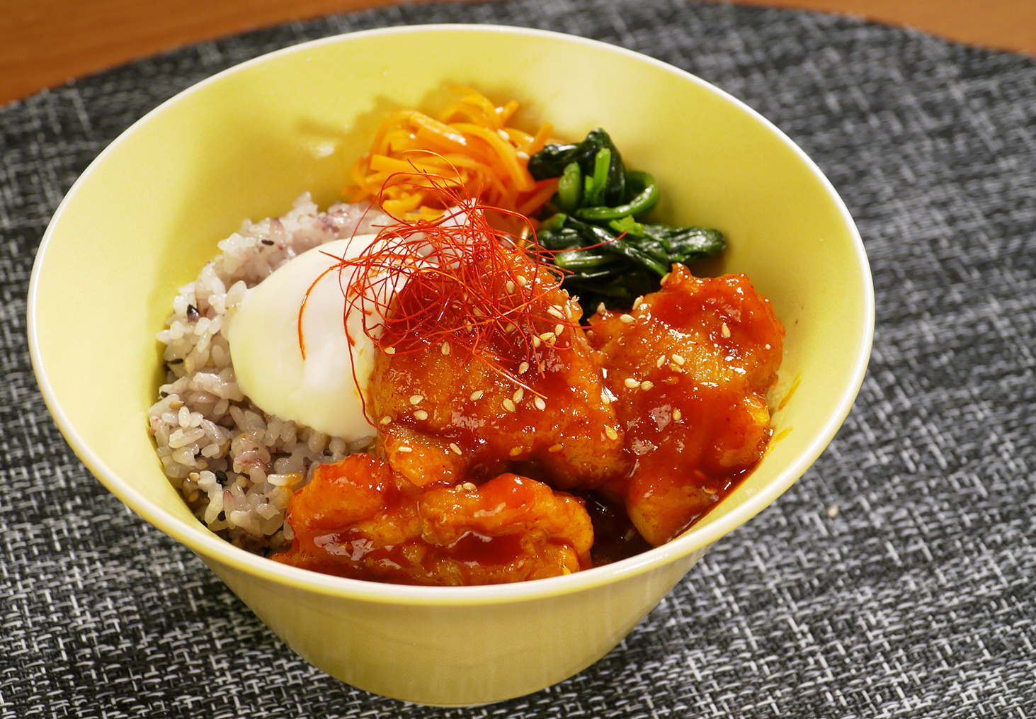 ヤンニョムチキン丼