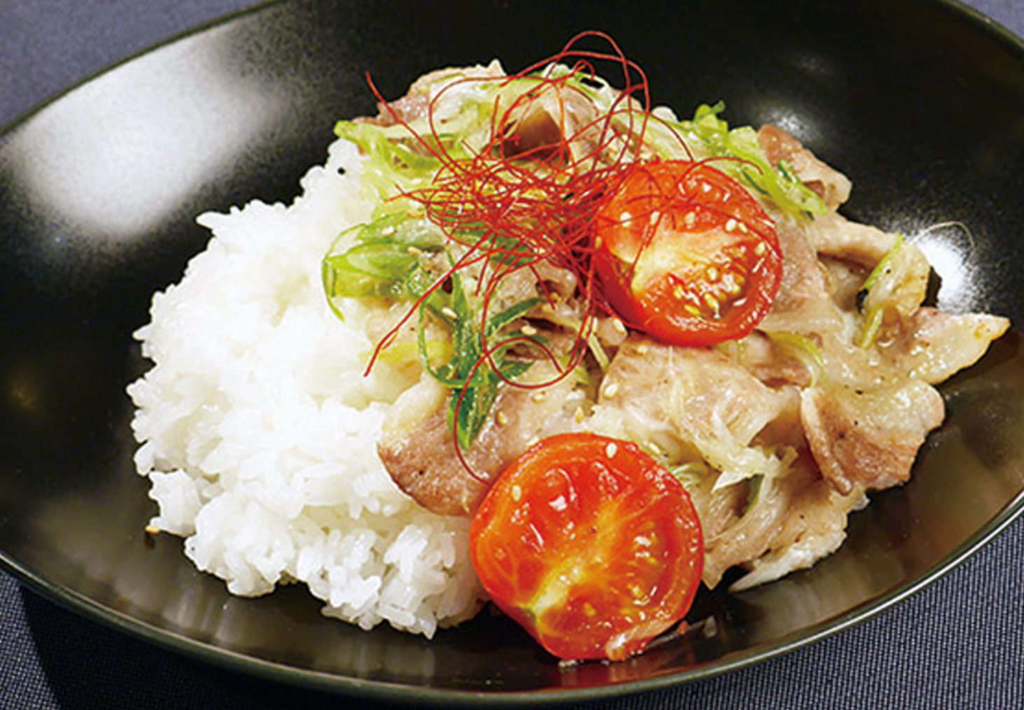 豚肉のねぎ塩しょうが焼き丼